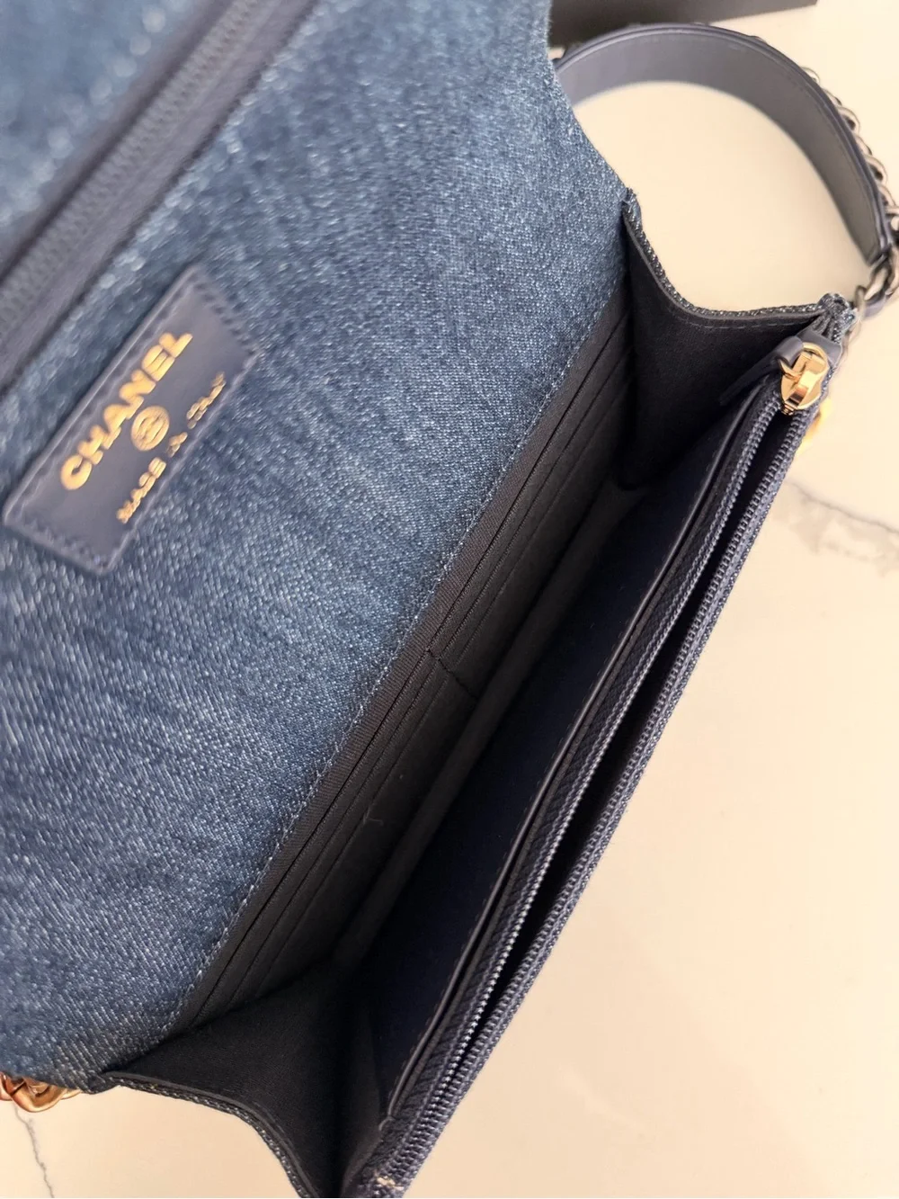 CHANEL 19 Denim Wallet on Chain